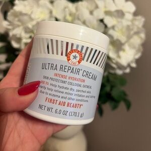 FIRST AID BEAUTY • ULTRA REPAIR CREAM • INTENSE HYDRATION